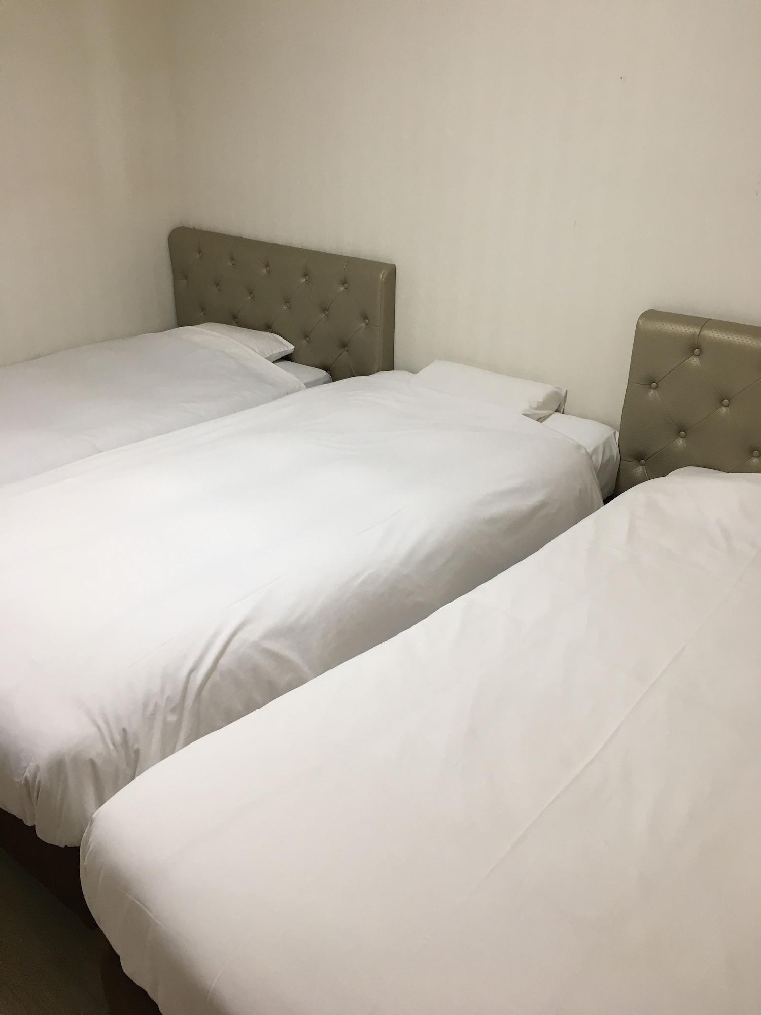 Empire In Shinjuku 2* Tokio